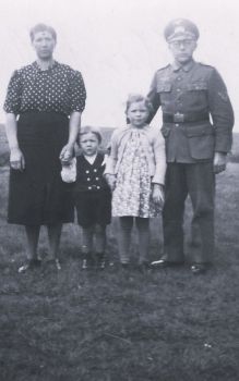 <br>um 1944
