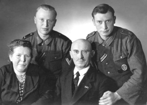 <br>um 1942